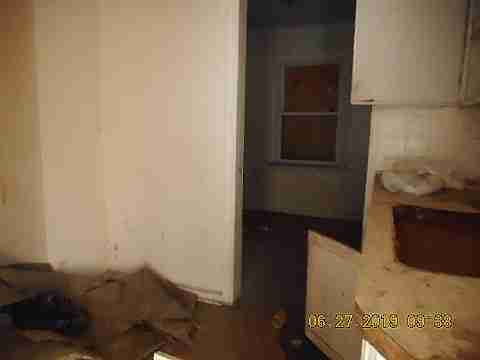 8523 Strathmoor (15)_m.jpg